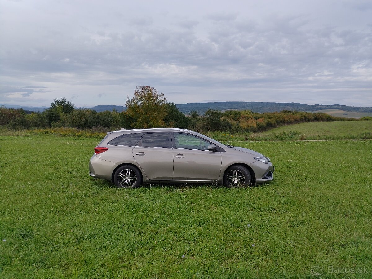 Toyota Auris Sport Touring - 5