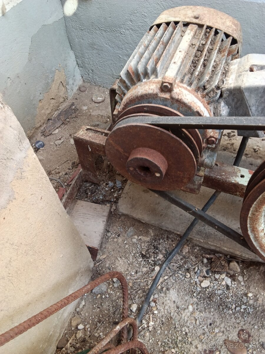 STARY KOMPRESOR MEZ MOHELNICE - 5