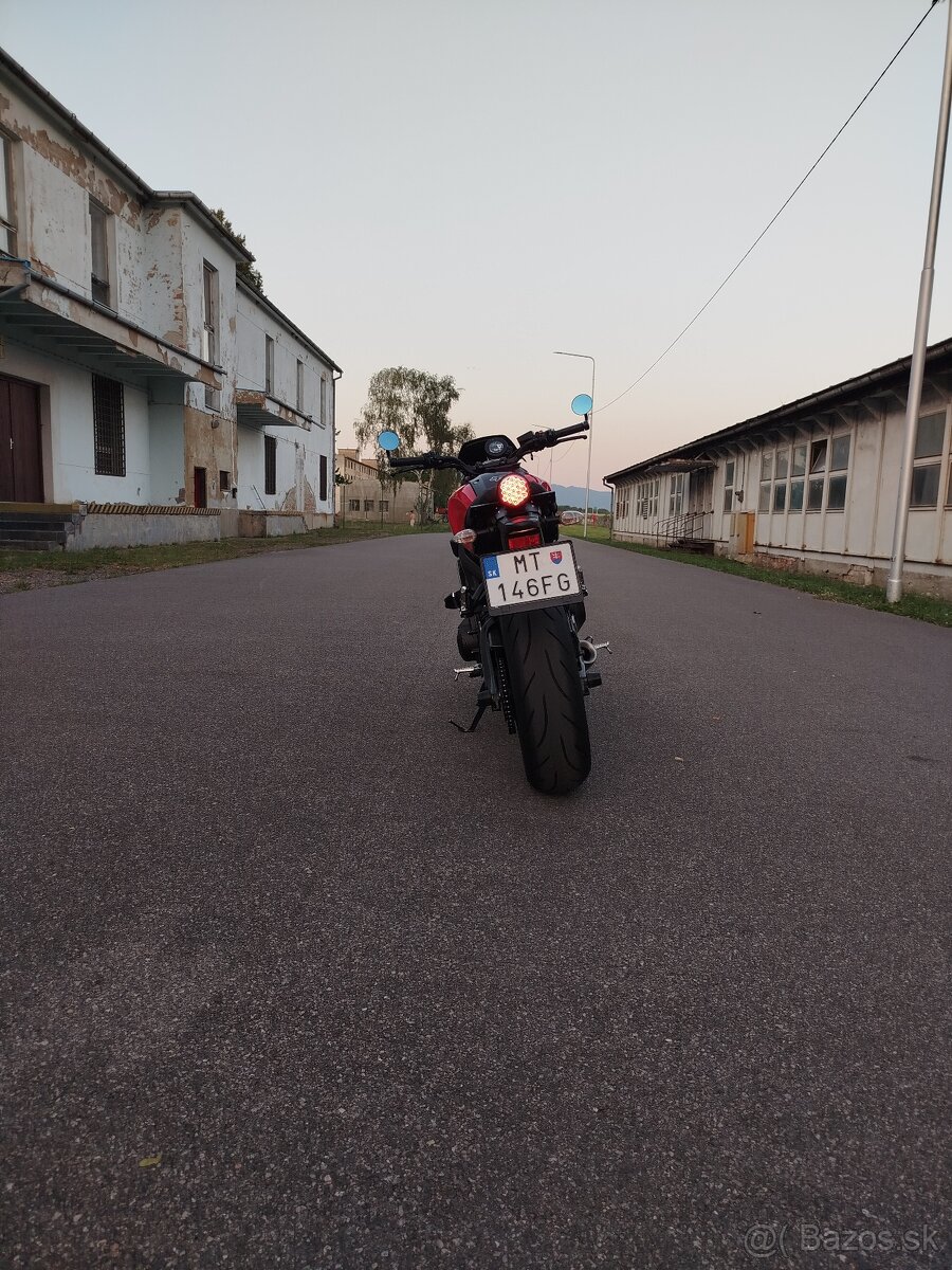 Yamaha xsr 900 - 5