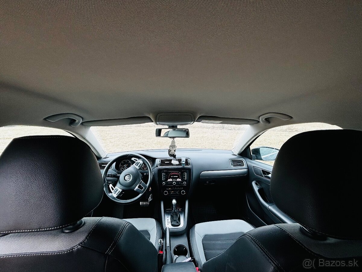 Volkswagen Jetta - 5
