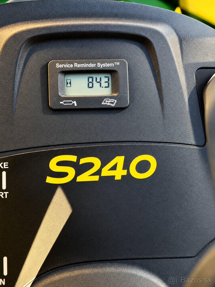 John Deere S240 – záhradný traktor - 5