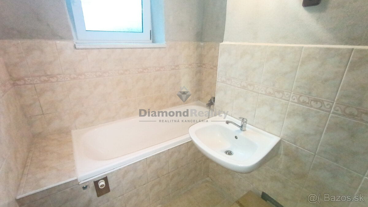 Rezervovanéskvelá cenaNa predaj 2 izbový byt Nitra - Star - 5