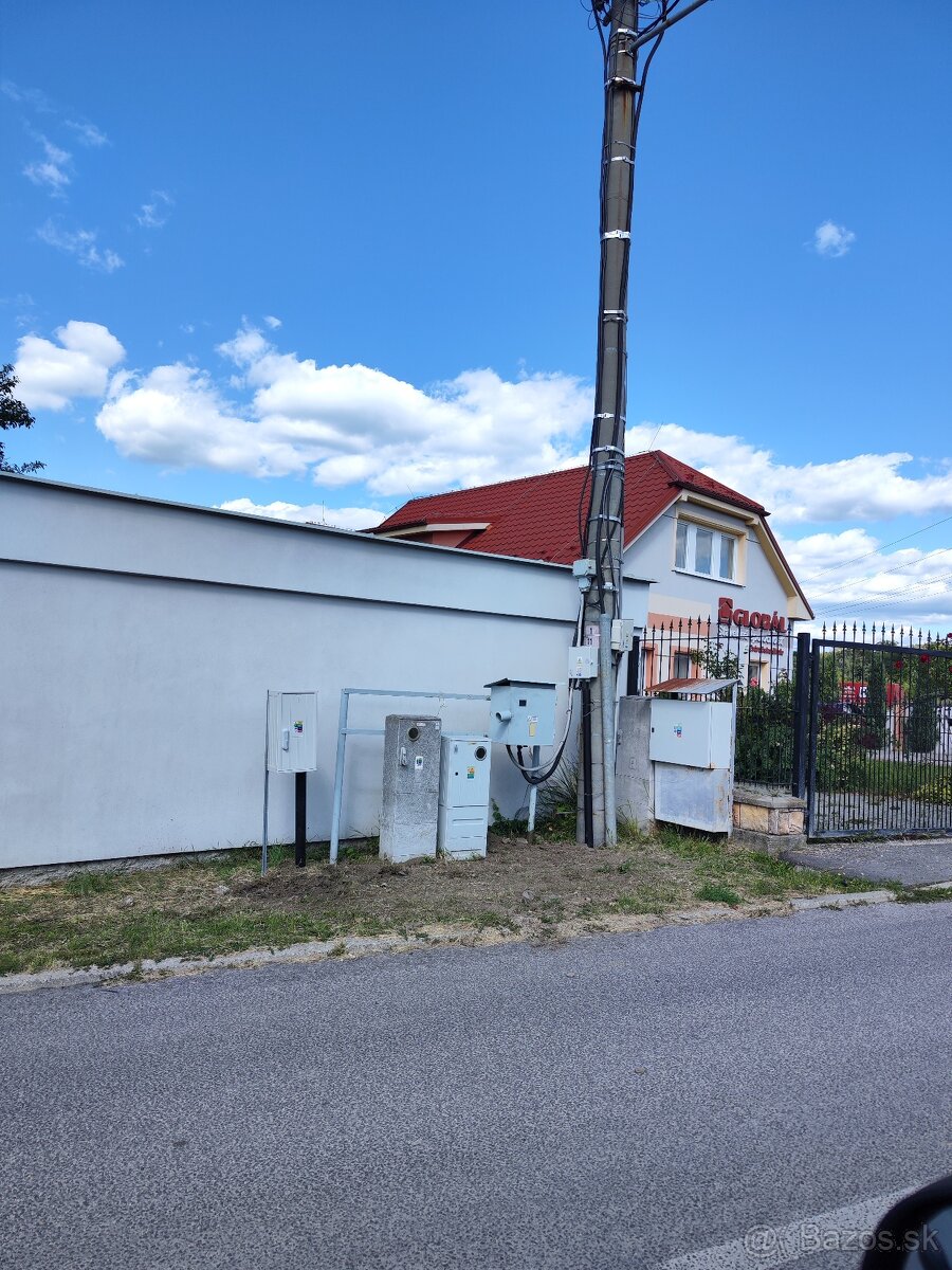 Garáž s elektrikou a jamou - 5