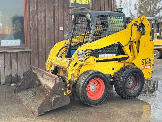 Smykový kolový nakladač Bobcat S185 - 5