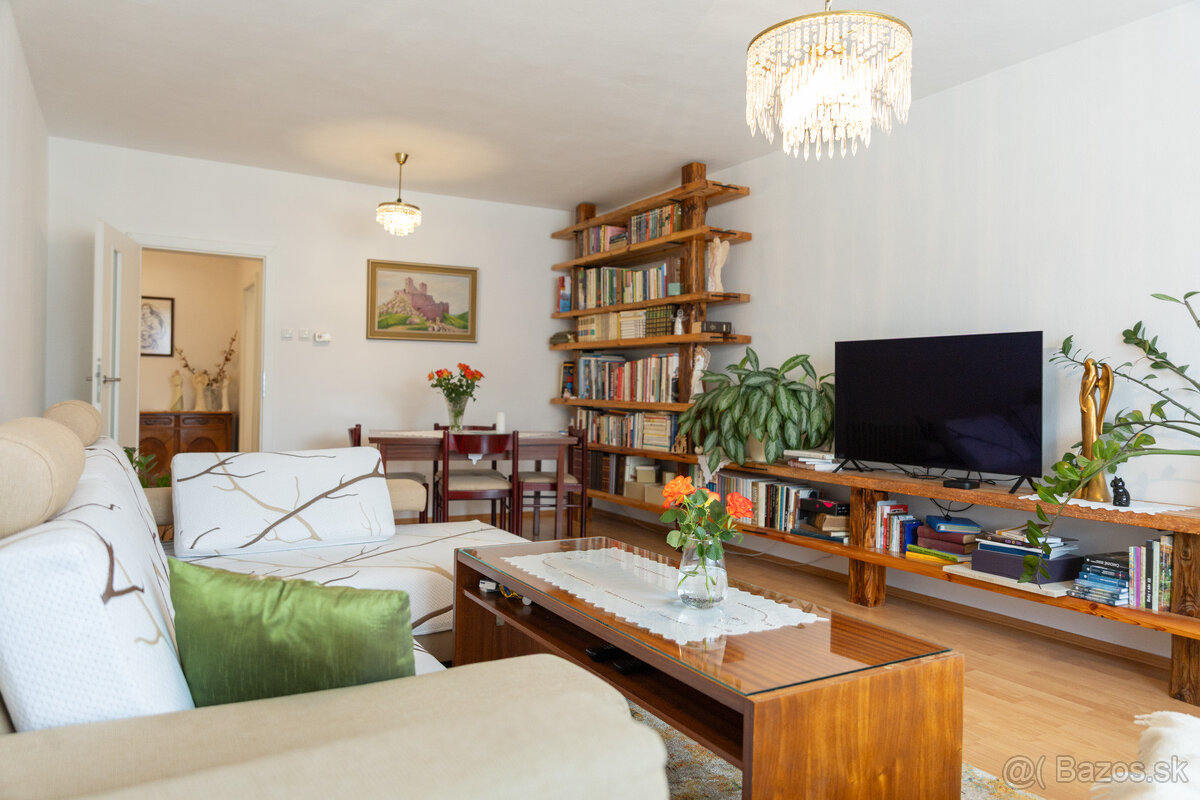 REZERVOVANÉ: Na predaj priestranný dom s veľkým pozemkom v P - 5