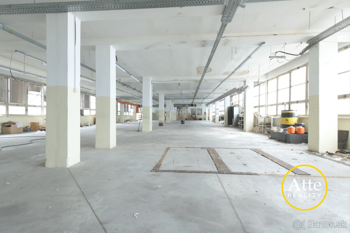 NA PREDAJ: Výrobná hala s veľkým pozemkom v Hlohovci - 5