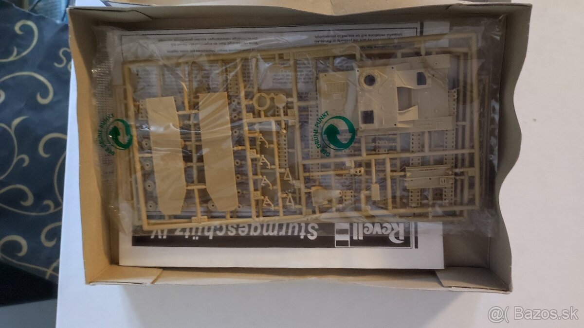 Modely + autíčko na diaľkové ovládanie - 5