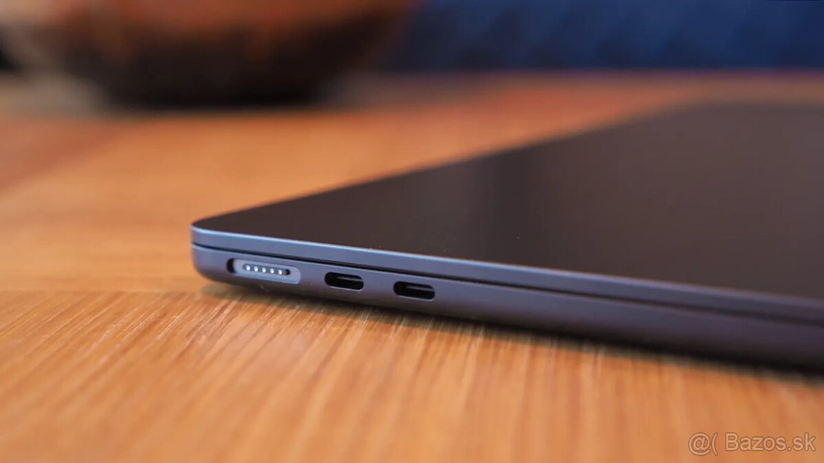 Macbook Air M3 13" 16GB RAM, 256GB SSD, čierna - 5