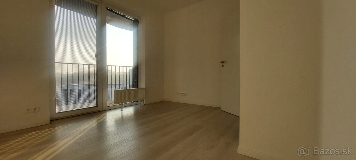 Krásny NEZARIADENÝ slnečný byt s terasou - 5