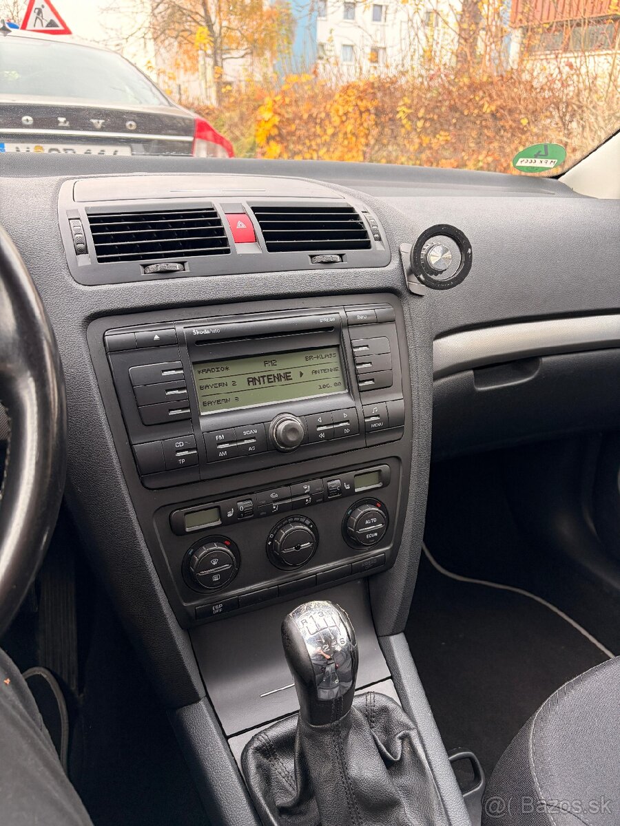 Predam skoda octavia 2 / 2.0 DIESEL - 2006 - 5