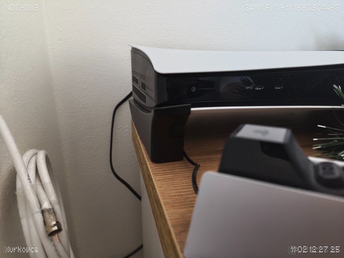 Predám PS5 Pro aj s RGB podstavcom - 5