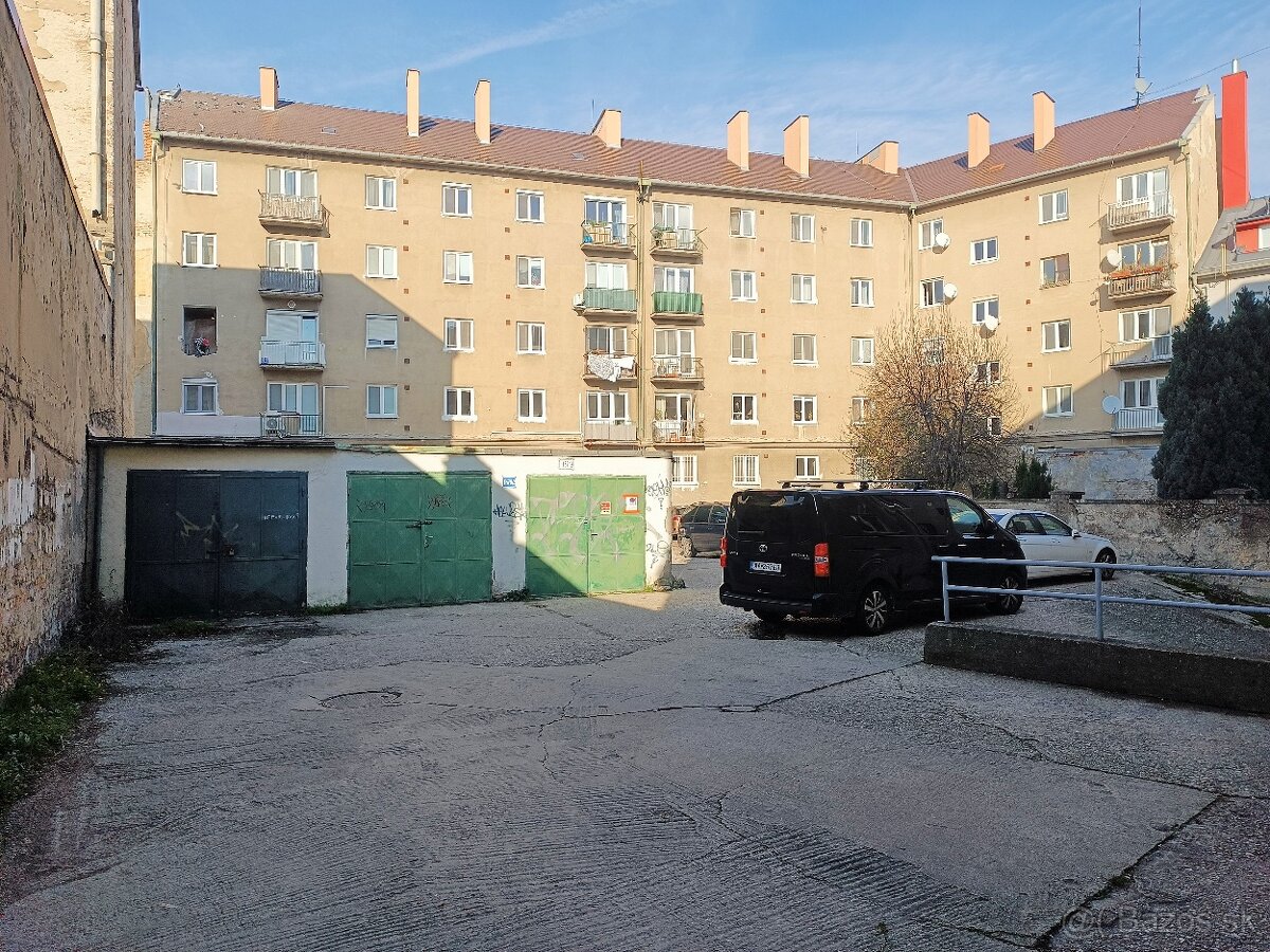 Garáž s montážnou jamou - Ružinov - 5