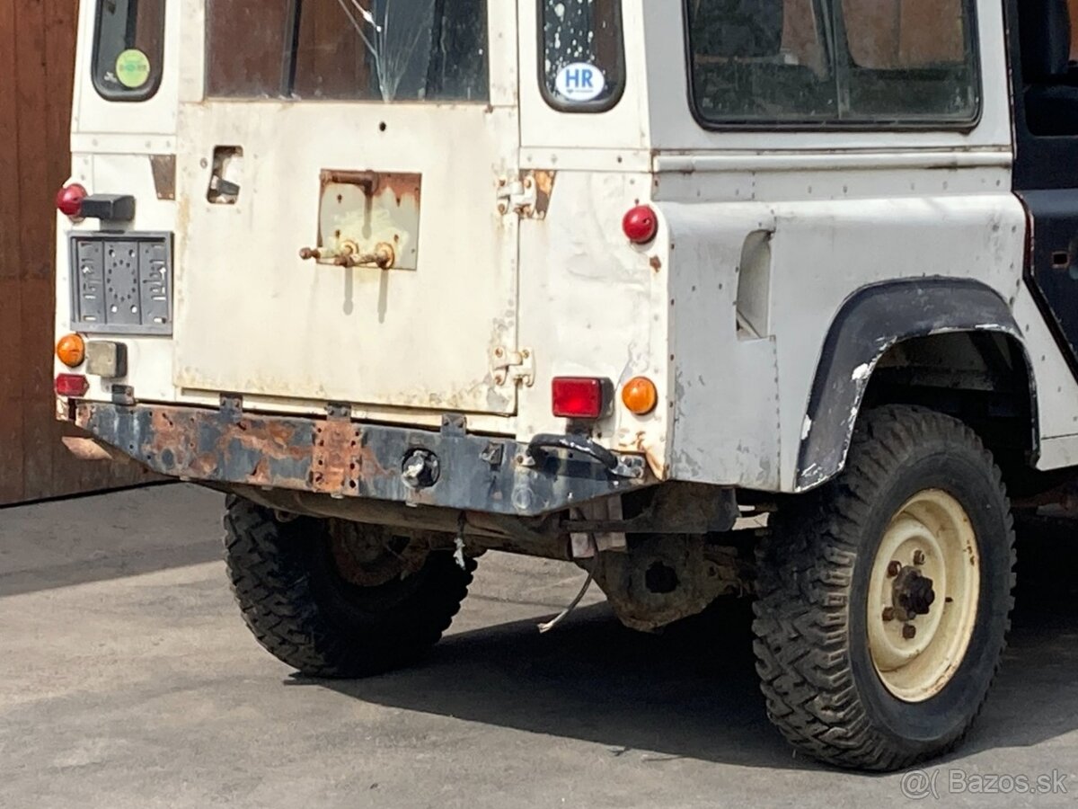 LAND ROVER DEFENDER 2,5D 9MÍST 1989