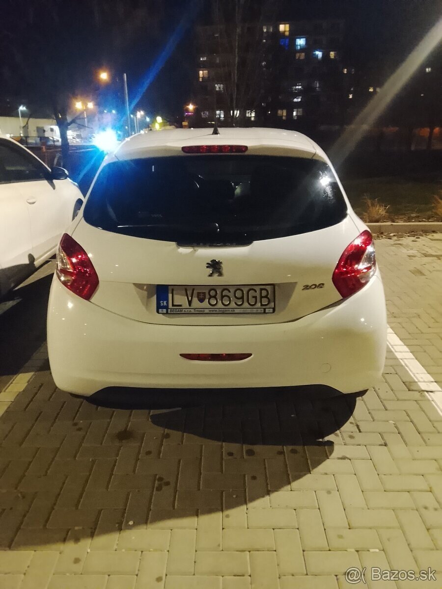 Peugeot 208 1.0 - 5