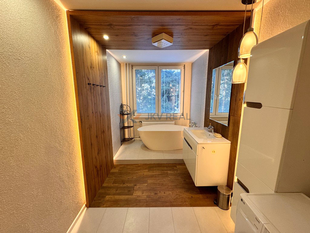 Prenájom: Priestranný 3-izbový Byt s Klimatizáciou vo Výborn - 5