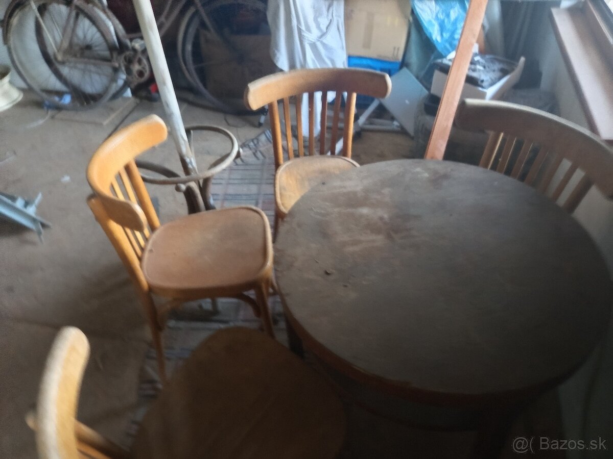 Stôl,stoličky,vesiak - 5