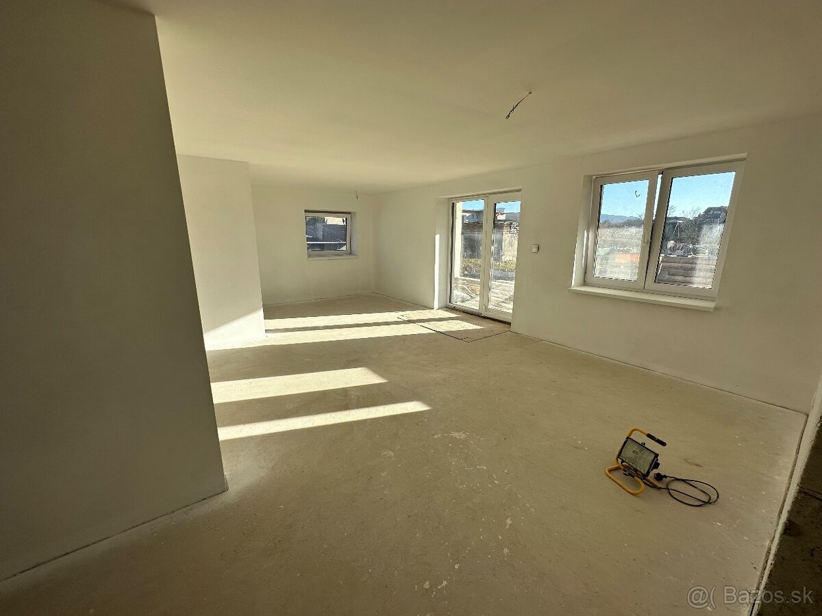 Priestranný tehlový rodinný dom - 5