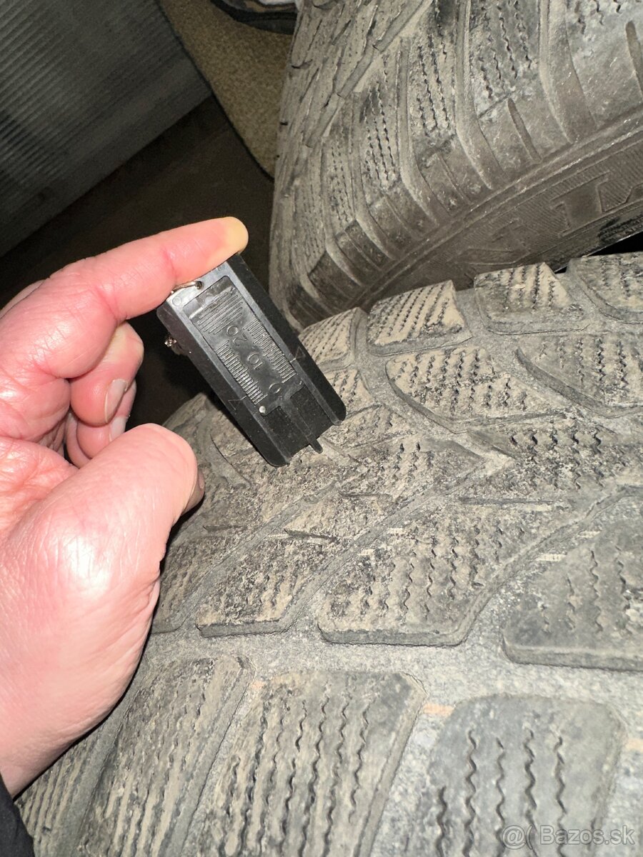 R18 235/50 zimné - 5