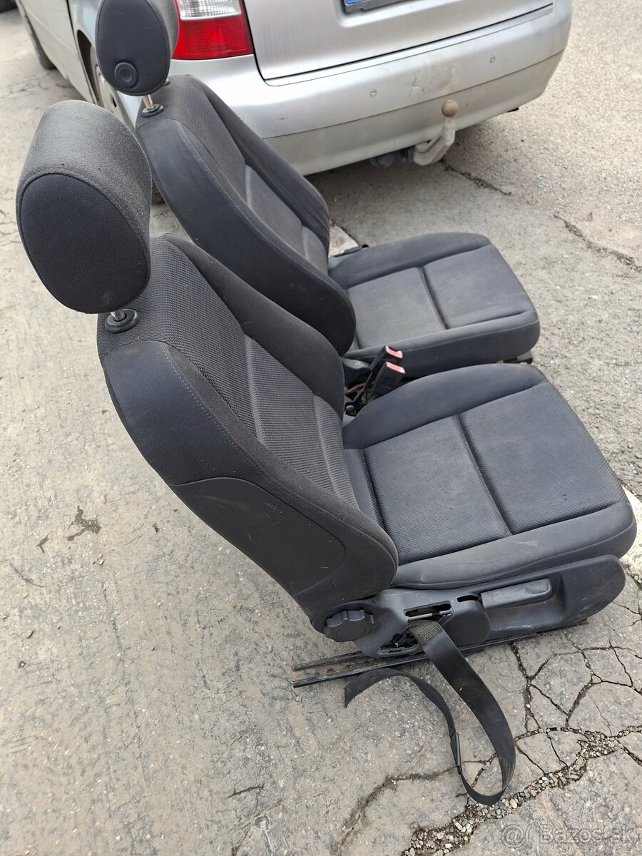 Predám sedačky na Audi A4 B6 - 5
