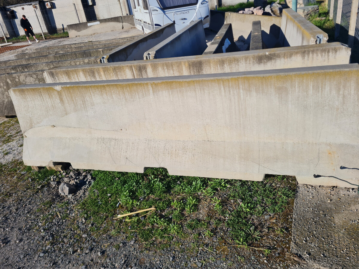 BETÓNOVÉ ZVODIDLÁ - 5