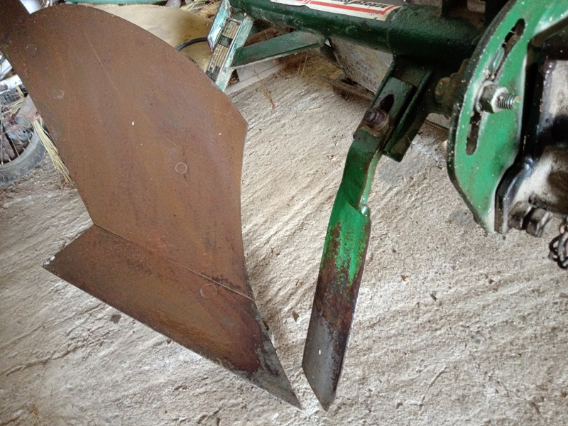 Predám pluh Pon 25 za malotraktor TZ4K Mt8 - 5