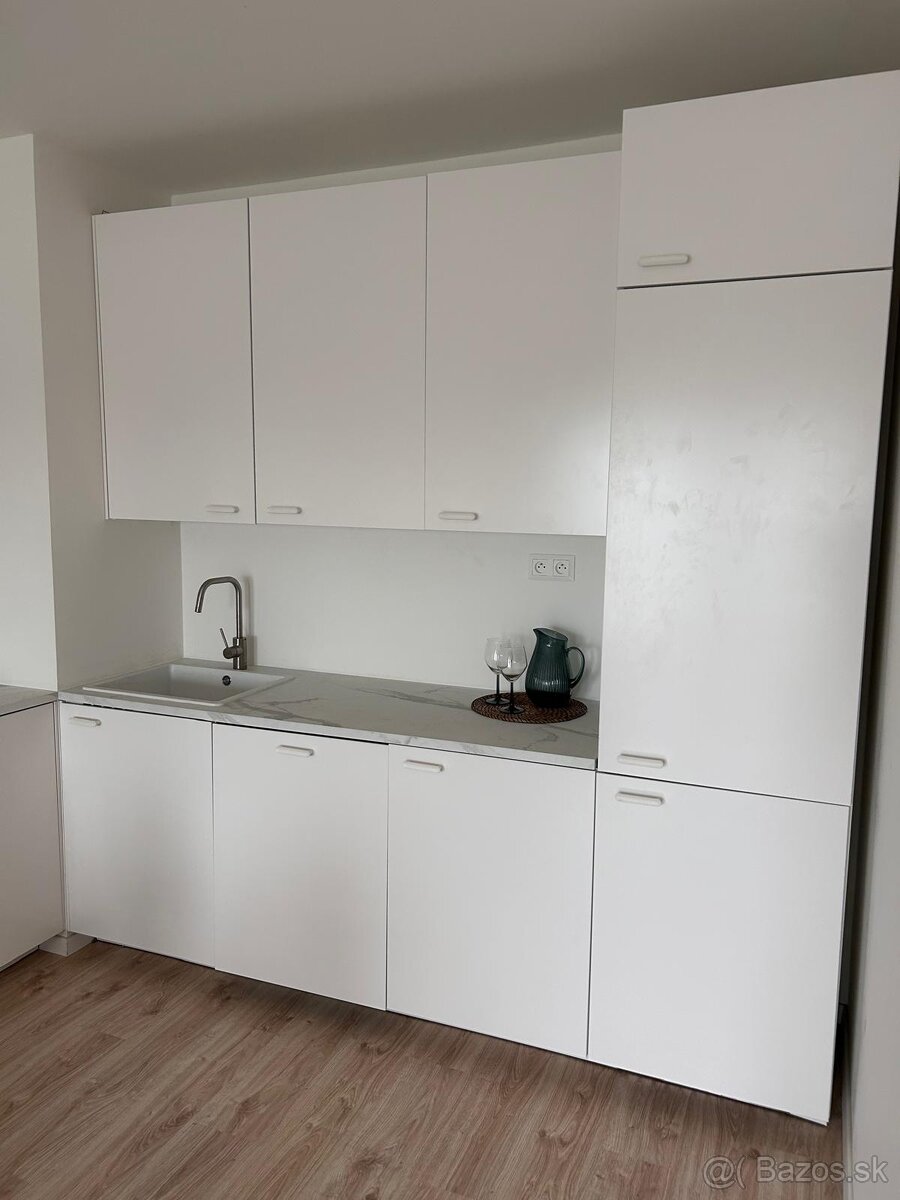 Prenájom bytu 2-izbový • 46 m², 720 €/mes. 720€+150€+100€= n - 5