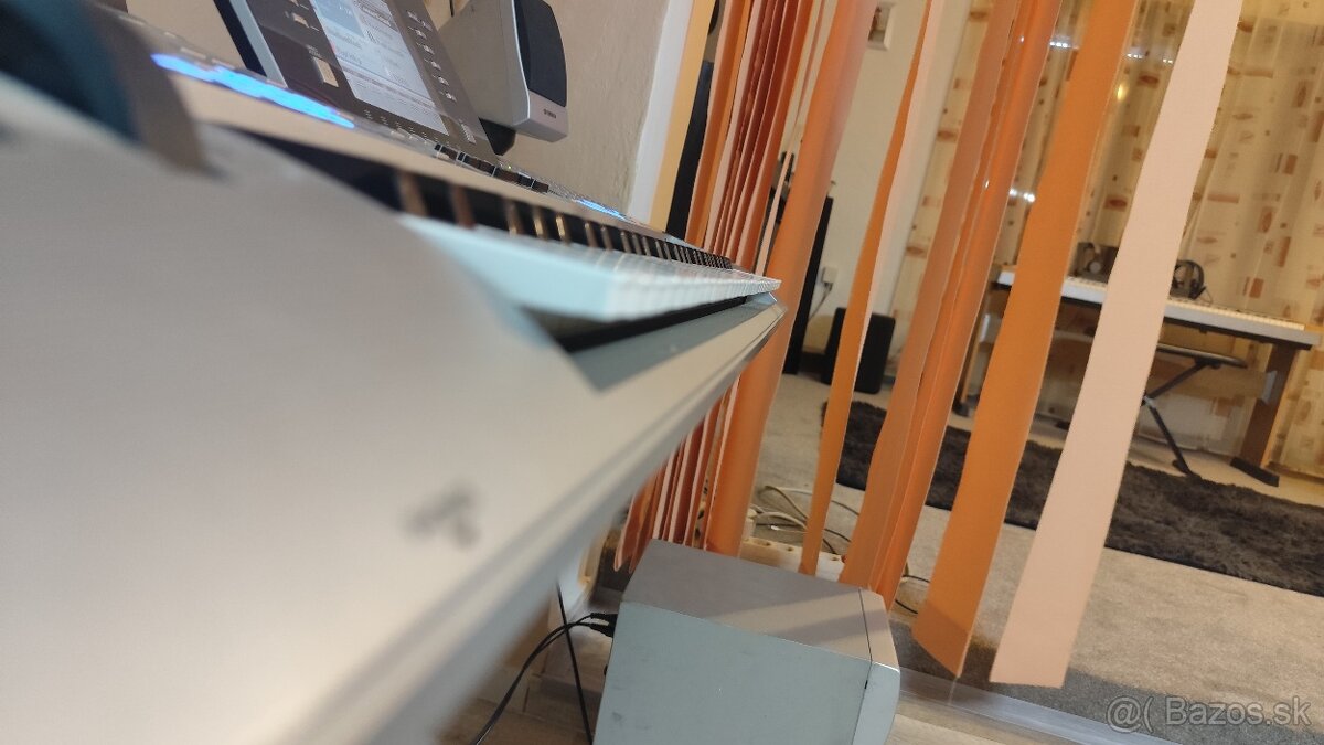 Yamaha Tyros 4 - 5