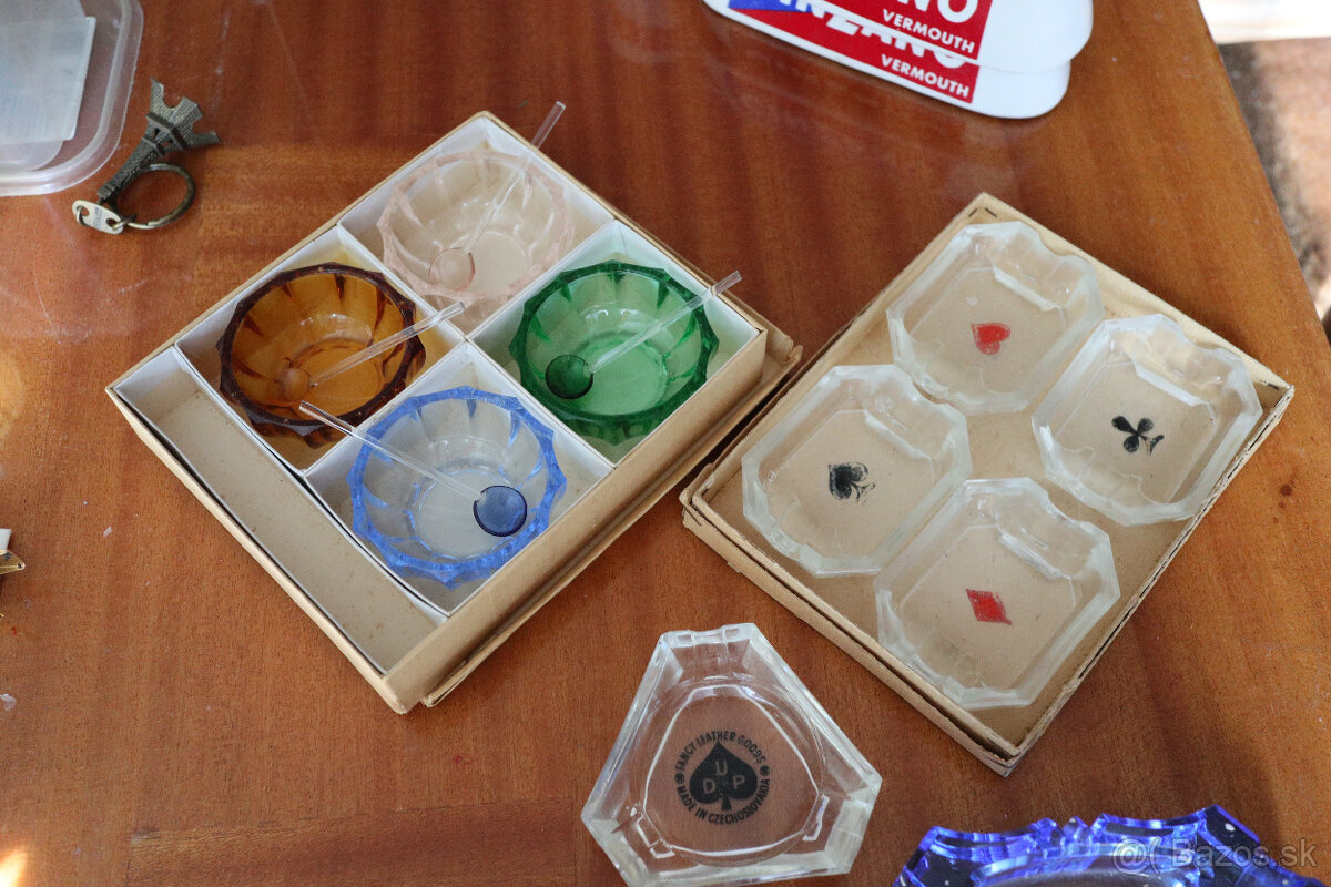 Hutné sklo - vázy, dózy, popolníky, poháre - 5