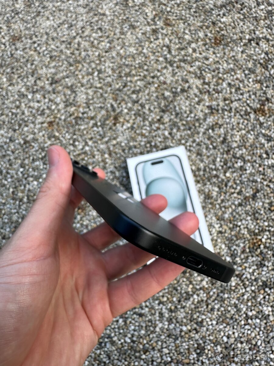 IPhone 15 - baterie 100% - 5