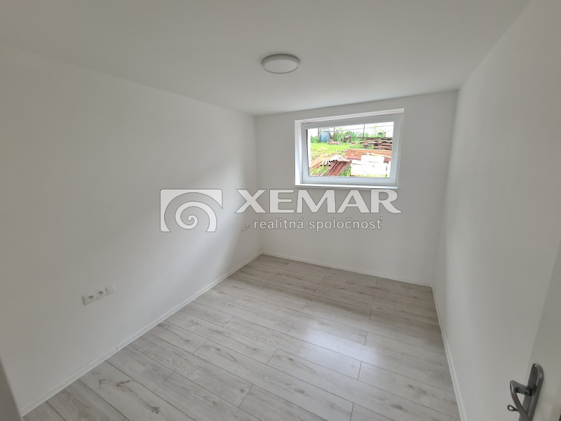 Na predaj obytný priestor s terasou v rodinnom dome v Hri... - 5