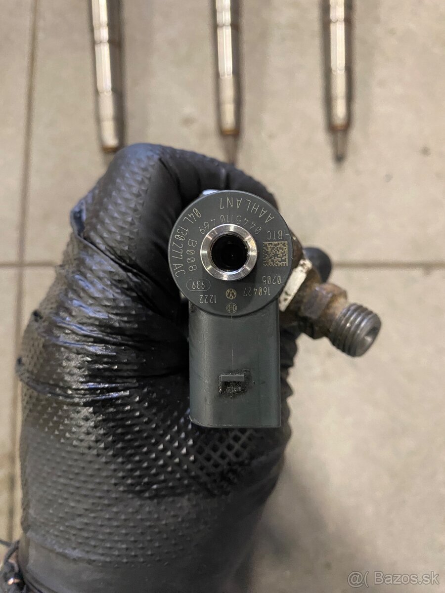 Vstrekovač 04L130277AC - 5