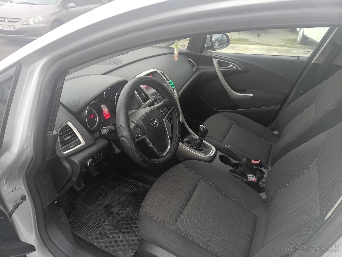 Opel Astra 1.7 CTDi 2012 - 5