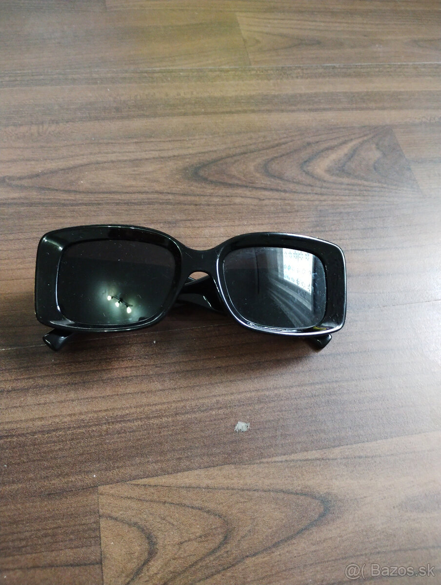 Dámske svetre, jeany, okuliare, 9 kusov spolu, 10,- Euro - 5