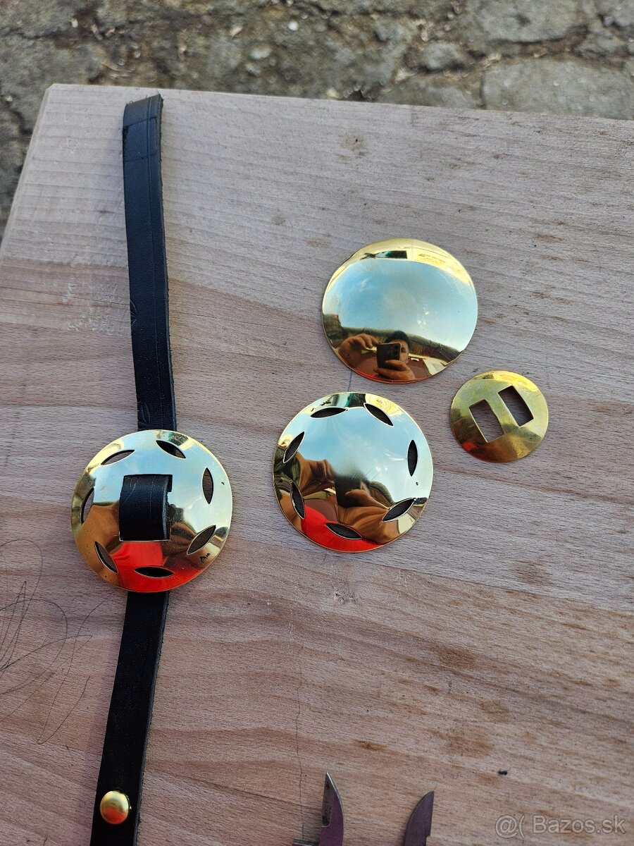 Mosadzne puklice ozdoby na ohlavku postroje - 5