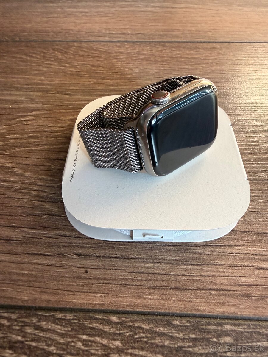 Apple Watch series 8 - 5