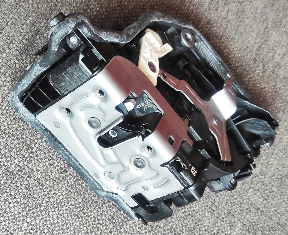 zámok ľavých predných dverí na BMW - 5