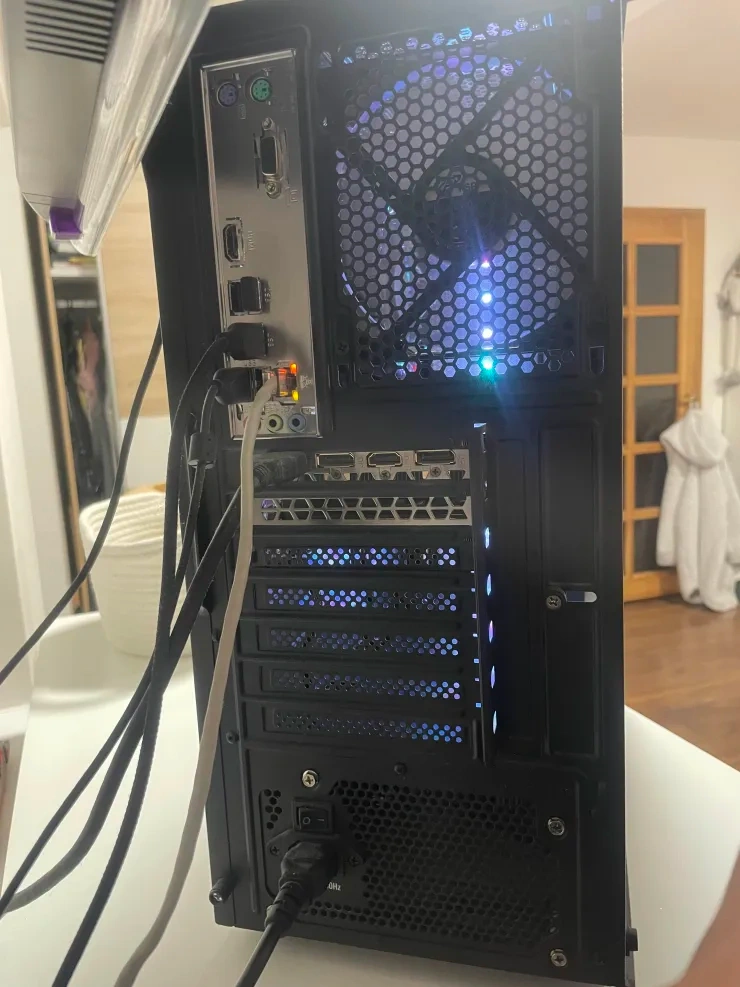 🖥️ Herný PC + Monitor 27″ QHD 144 Hz Samsung – i5-12400, RT - 5