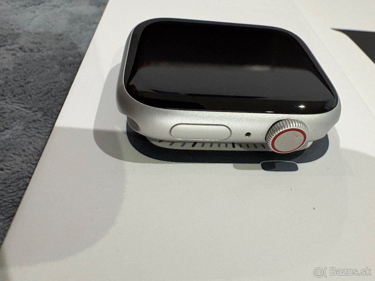 Apple Watch 8, 45mm, strieborné - 5