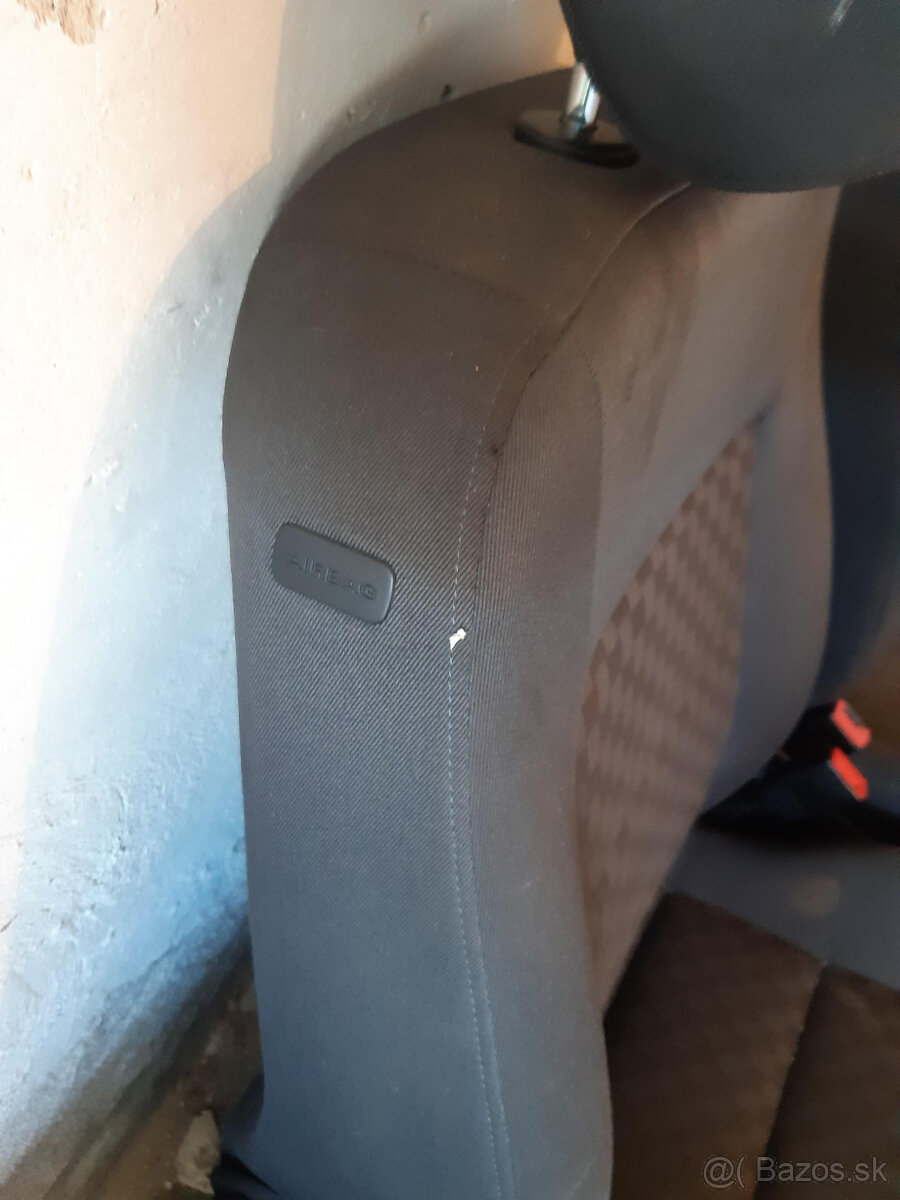 AUDI A6 C5 - sedačky + roleta - 5