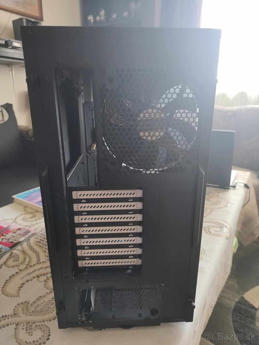 Skrinka Fractal Design Define S Window - 5