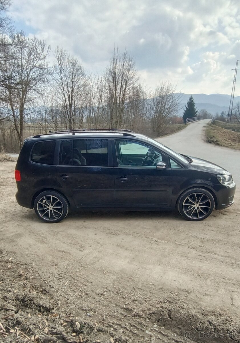 Volkswagen Touran - 5