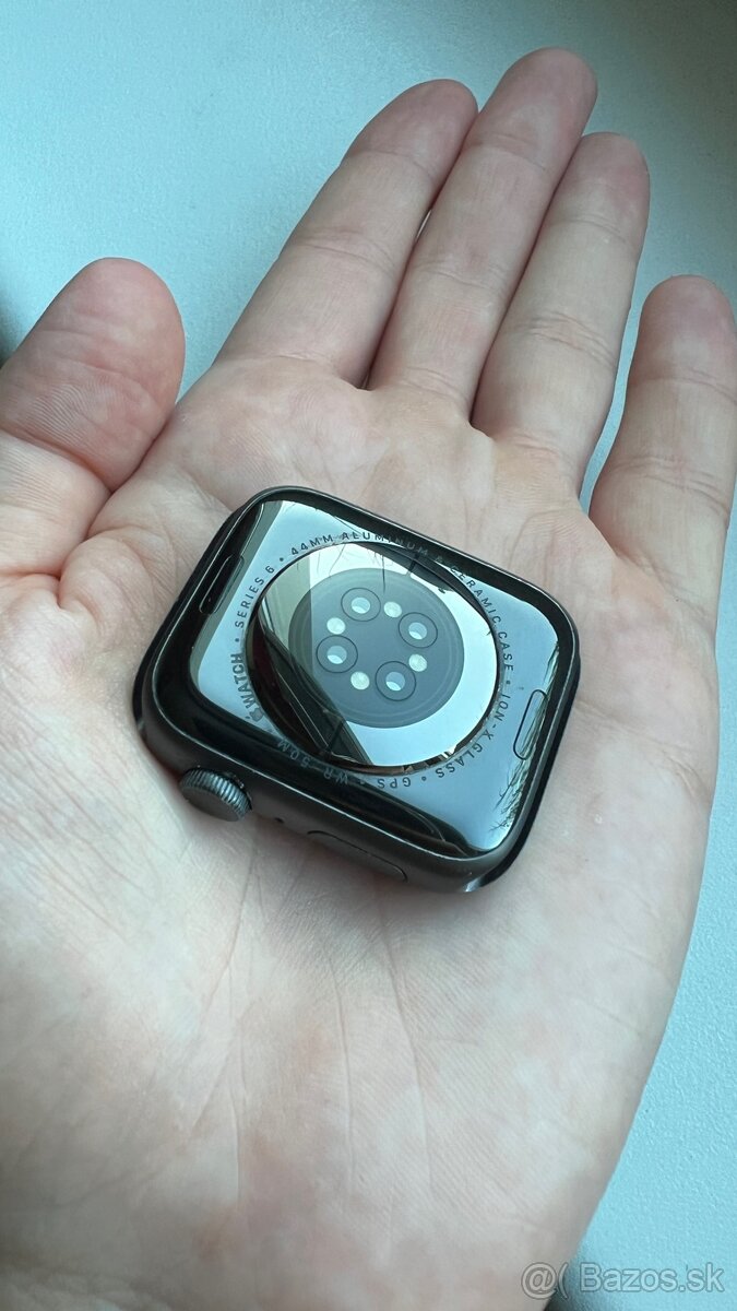 Apple Watch Series 6 - 44mm - 5