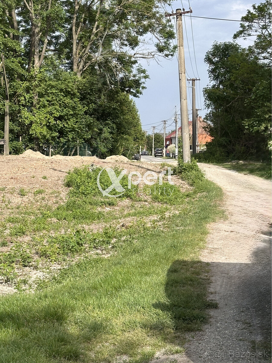 TRI slnečné, susediace stavebné pozemky do 10km od mesta Veľ - 5