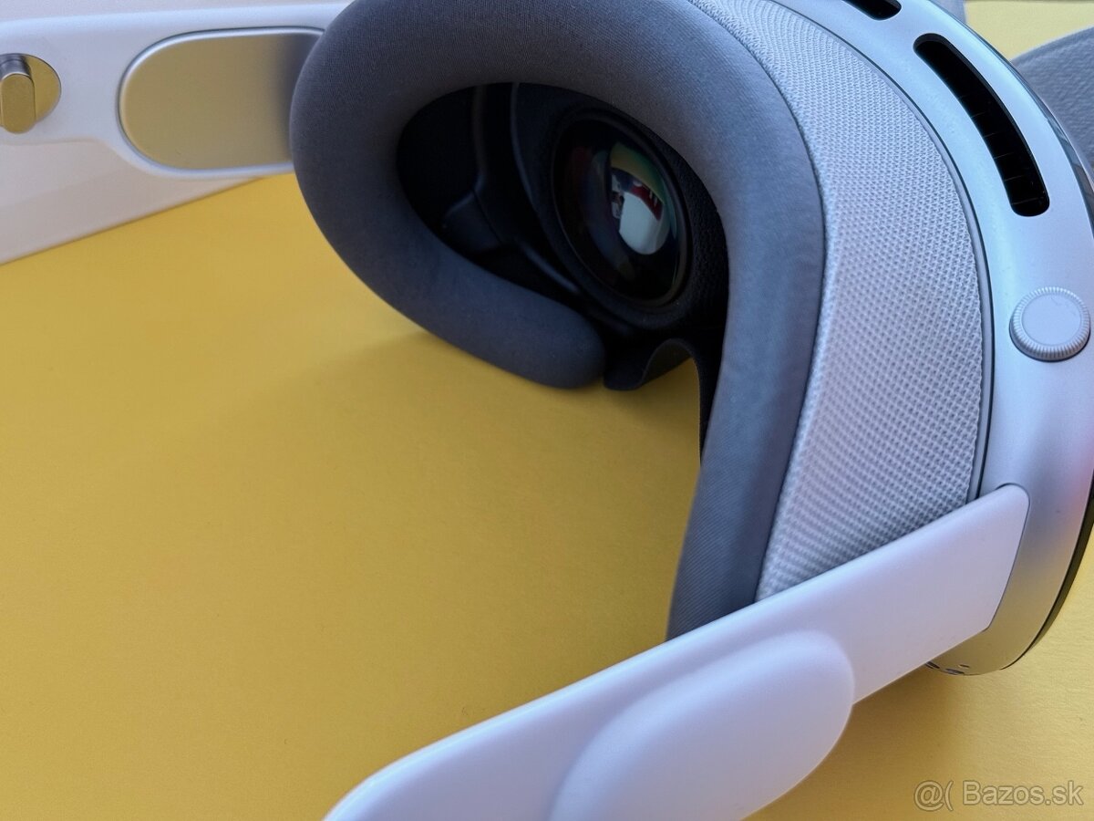 Apple Vision Pro 256GB MQL83LL/A US - 5