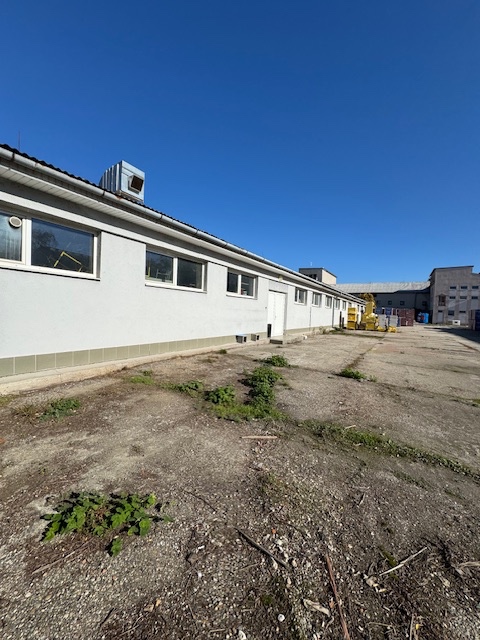 Na predaj 2 prepojené haly 1200 m2 v Dolnom Ohaji - 5