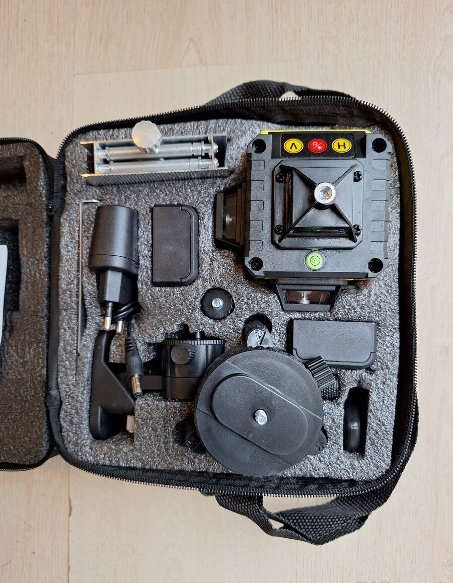 Krížový samonivelačný laser 360° - 5