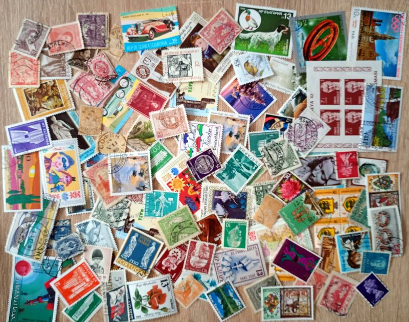 Predám balík poštových známok 1000 ks. č 2 - 5