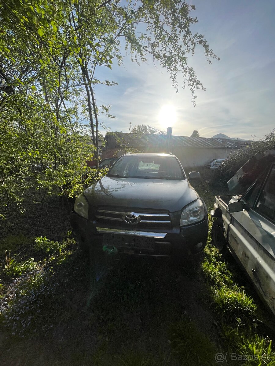 Rozpredam toyota rav 4 - 5