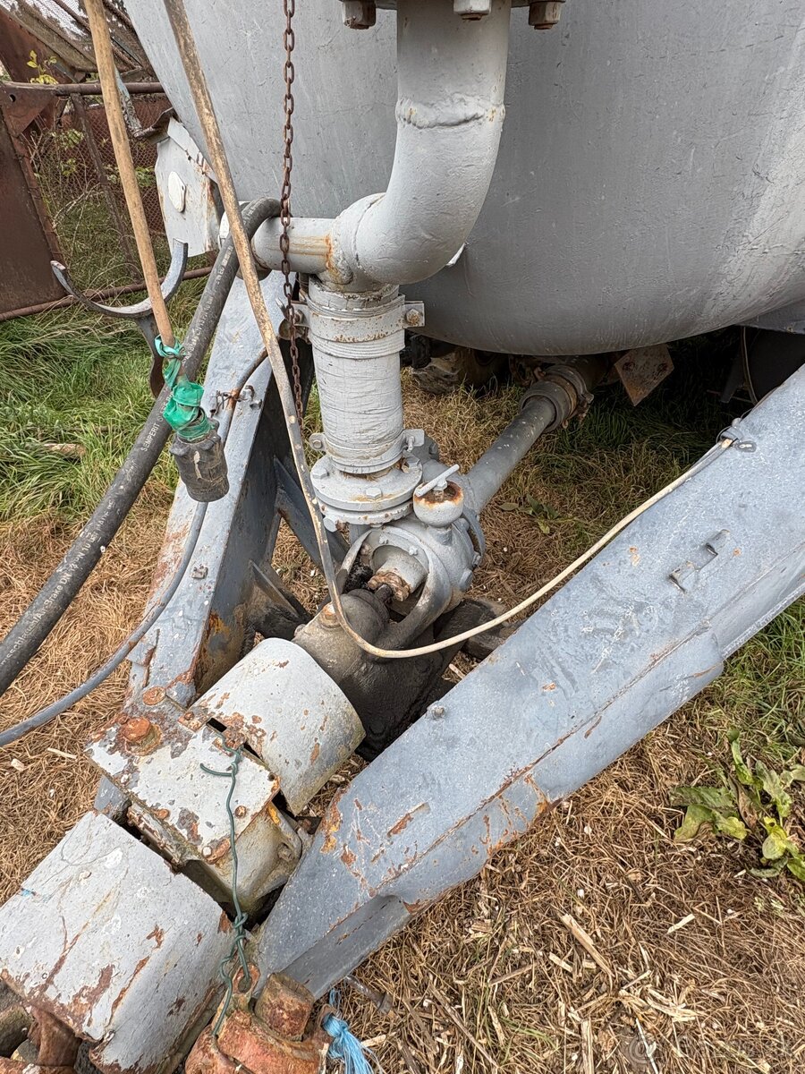 Cisterna Fekál 8300L - 5