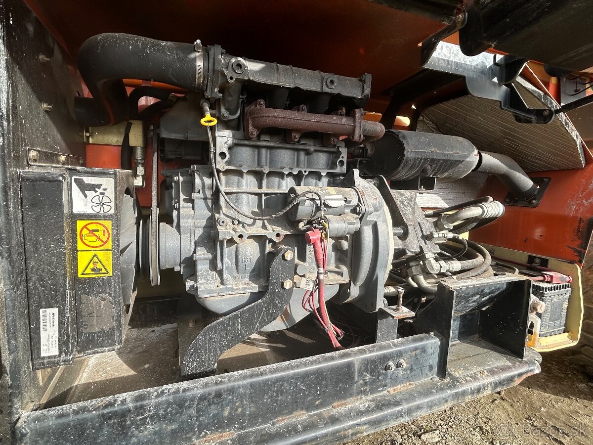 nožnicová plošina JLG 4394RT - 5